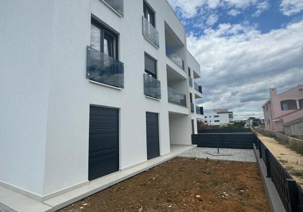 Apartmán so strešnou terasou len 100m od pieskovej pláže