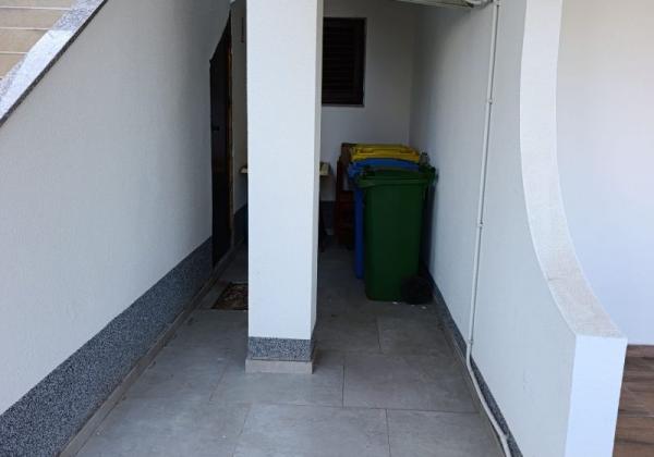 Chorvátsko- Na predaj dom 2x apartmán len 250m od mora