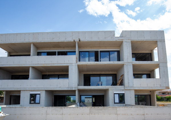 Chorvátsko : Privlaka - Na predaj apartmán s vlastnou záhradou v novostavbe, 150m od mora!