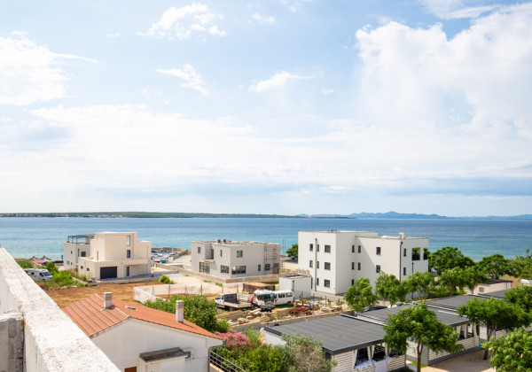 Chorvátsko : Privlaka - Na predaj apartmán s vlastnou záhradou v novostavbe, 150m od mora!