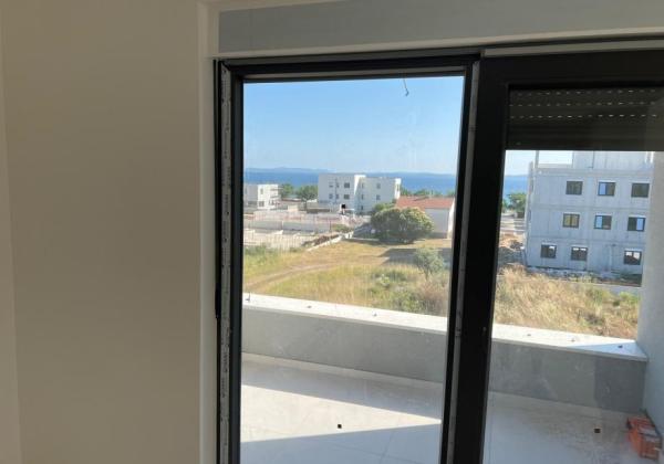 Chorvátsko-Na predaj apartmán so strešnou terasou a bazénom - Privlaka