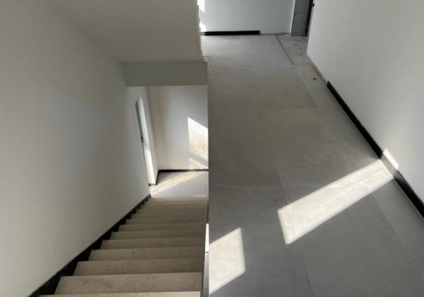 Chorvátsko-Na predaj apartmán so strešnou terasou a bazénom - Privlaka