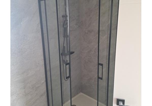 Chorvátsko-Na predaj apartmán so strešnou terasou a bazénom - Privlaka