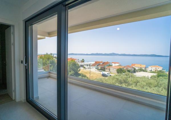 Novostavba apartmán s výhľadom na more, 150m od mora v Chorvátsku - Zadar- Kožino