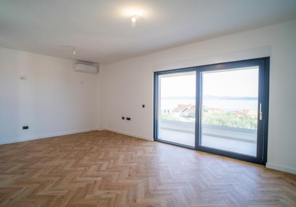 Novostavba apartmán s výhľadom na more, 150m od mora v Chorvátsku - Zadar- Kožino