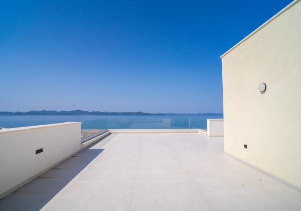 Novostavba apartmán s výhľadom na more, 150m od mora v Chorvátsku - Zadar- Kožino