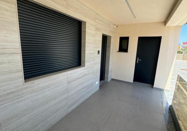 Chorvátsko - Novostavba apartmánu len 180m od mora a vyhľadávanej pláže Prezida