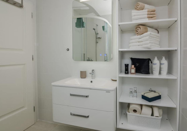 Chorvátsko - Novostavba apartmánový dom s výhľadom na more len 250m od mora