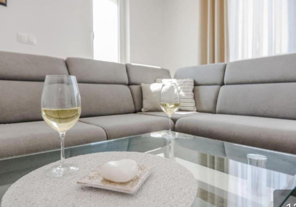 Chorvátsko - Novostavba apartmánový dom s výhľadom na more len 250m od mora