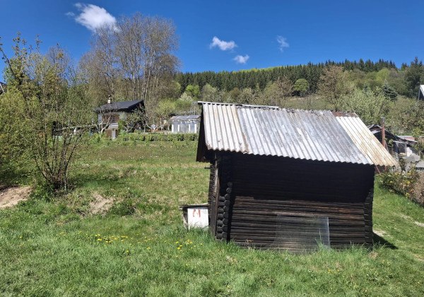 Váš vlastný kúsok pokoja nad Breznom: Pozemok v lokalite Kuľbová (355 m²)