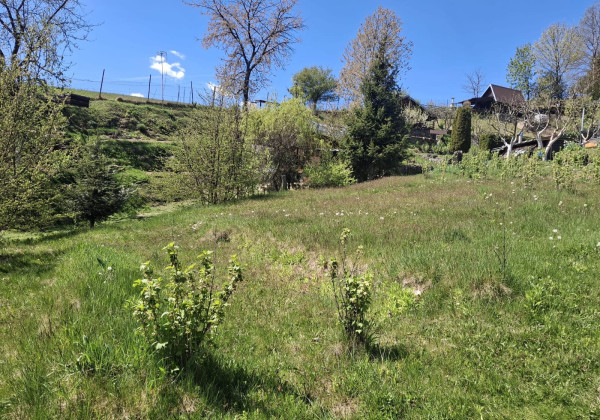 Váš vlastný kúsok pokoja nad Breznom: Pozemok v lokalite Kuľbová (355 m²)