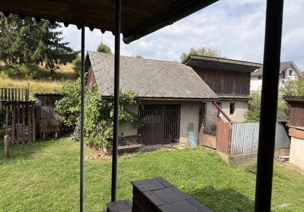 Priestranný rodinný dom s veľkou záhradou - Lopej