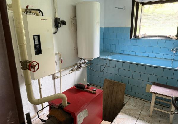 Priestranný rodinný dom s veľkou záhradou - Lopej