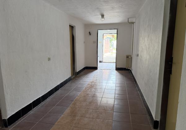 Priestranný rodinný dom s veľkou záhradou - Lopej