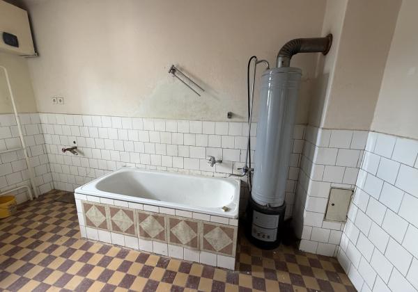 Priestranný rodinný dom s veľkou záhradou - Lopej
