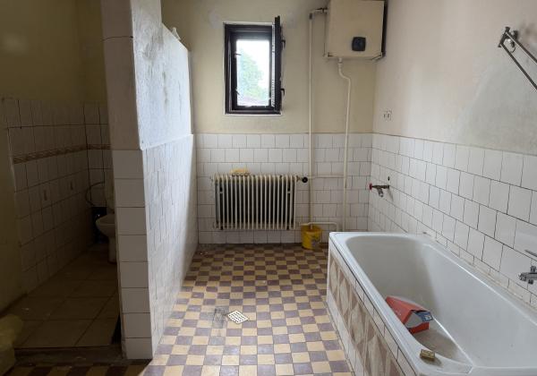 Priestranný rodinný dom s veľkou záhradou - Lopej