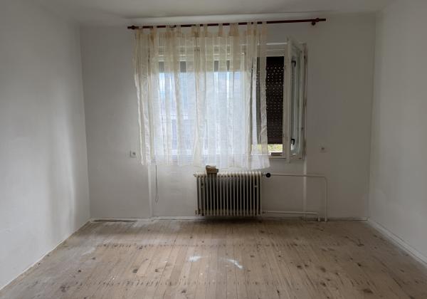 Priestranný rodinný dom s veľkou záhradou - Lopej