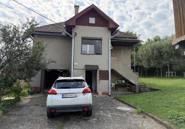 Priestranný rodinný dom s veľkou záhradou - Lopej