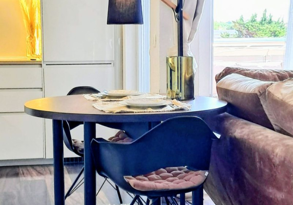 CHORVÁTSKO, OSTROV VIR  NA PREDAJ ŠTÝLOVÝ APARTMÁN S VÝHĽADOM NA MORE