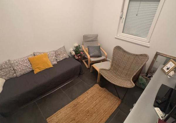 Chorvátsko, ostrov Vir : Na predaj apartmán s galériou a záhradou – len 80 m od mora