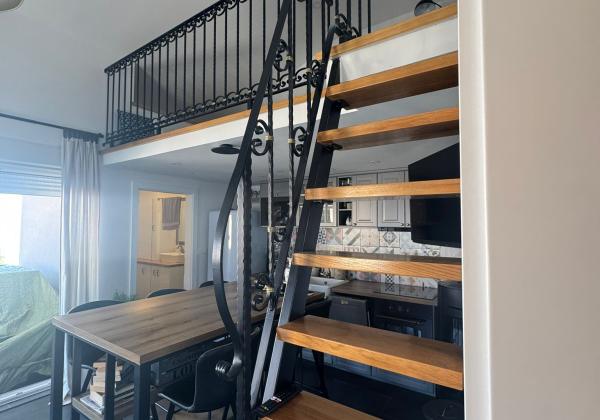 Chorvátsko, ostrov Vir : Na predaj apartmán s galériou a záhradou – len 80 m od mora