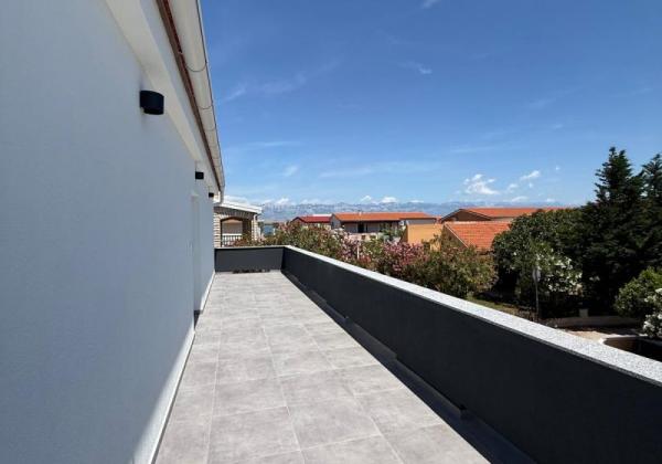 Chorvátsko - Apartmán 3x spálňa s garážou len 80m od mora