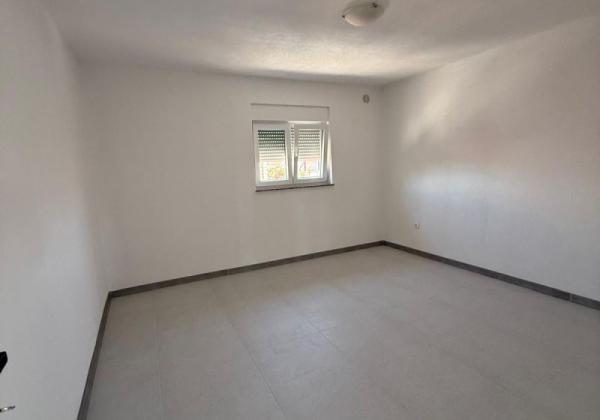 Chorvátsko - Apartmán 3x spálňa s garážou len 80m od mora