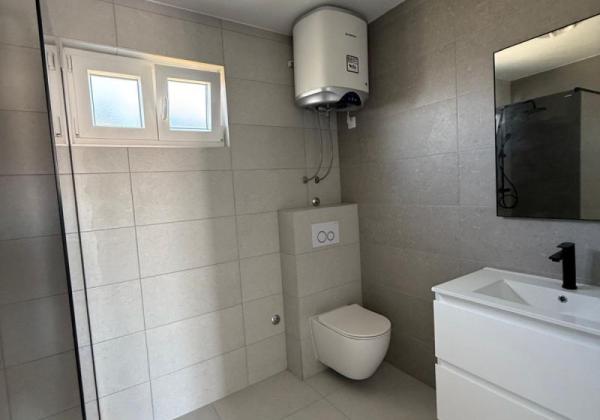 Chorvátsko - Apartmán 3x spálňa s garážou len 80m od mora