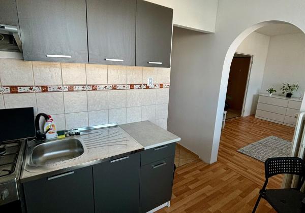 PRENÁJOM 1 izbového bytu - Brezno, zariadený s loggiou po kompletnej rekonštrukcii