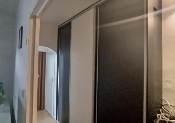 PRENÁJOM 1 izbového bytu - Brezno, zariadený s loggiou po kompletnej rekonštrukcii