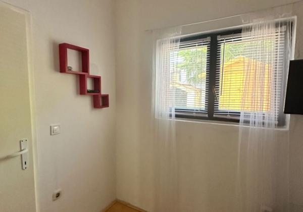 Chorvátsko- Apartmán so záhradou len 300m od mora