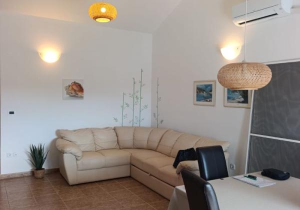 Chorvátsko, Zaton - Na predaj zariadený apartmán s výhľadom na more!