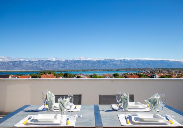 Chorvátsko - PENTHOUSE 72 m² S VEĽKOU STREŠNOU TERASOU A PANORAMATICKÝM VÝHĽADOM NA MORE
