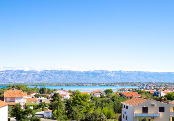 Chorvátsko - PENTHOUSE 72 m² S VEĽKOU STREŠNOU TERASOU A PANORAMATICKÝM VÝHĽADOM NA MORE