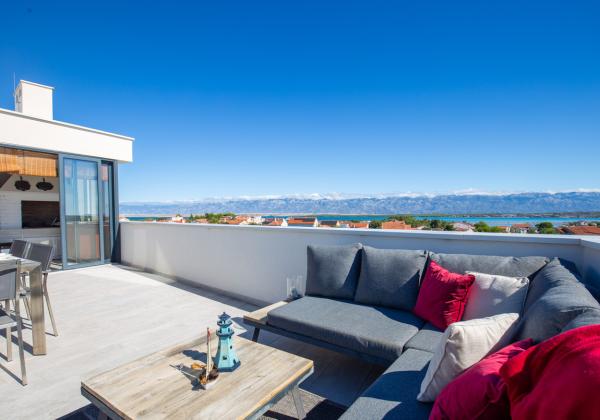 Chorvátsko - PENTHOUSE 72 m² S VEĽKOU STREŠNOU TERASOU A PANORAMATICKÝM VÝHĽADOM NA MORE