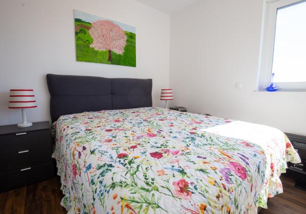 Chorvátsko - PENTHOUSE 72 m² S VEĽKOU STREŠNOU TERASOU A PANORAMATICKÝM VÝHĽADOM NA MORE