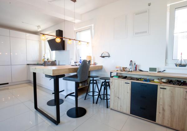 Chorvátsko - PENTHOUSE 72 m² S VEĽKOU STREŠNOU TERASOU A PANORAMATICKÝM VÝHĽADOM NA MORE