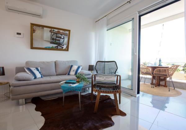 Chorvátsko - PENTHOUSE 72 m² S VEĽKOU STREŠNOU TERASOU A PANORAMATICKÝM VÝHĽADOM NA MORE