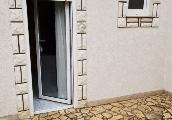Chorvátsko - Dom so záhradkou na ostrove Vir len 150m od mora