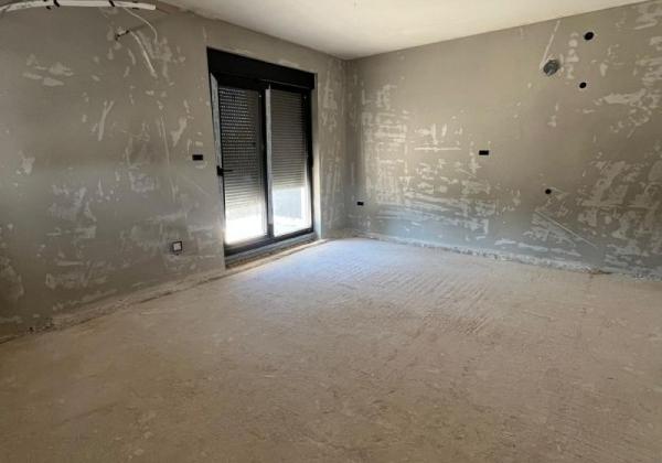 Chorvátsko - Novostavba apartmánu v centre ostrova Vir s výhľadom na more
