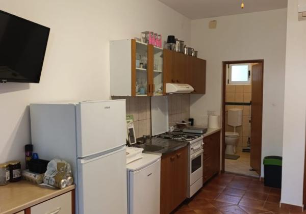 Chorvátsko- Apartmán so záhradou len 450m od mora