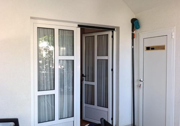 Chorvátsko- Apartmán so záhradou len 450m od mora