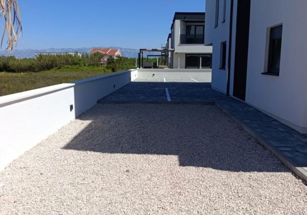 Chorvátsko - Novostavba apartmánu so záhradou a výhľadom na more