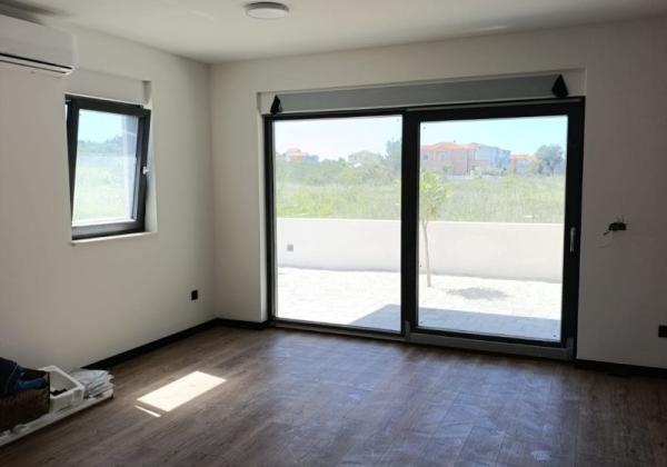Chorvátsko - Novostavba apartmánu so záhradou a výhľadom na more