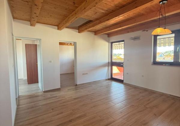 Chorvátsko - Apartmán 82m2  len 80m od pláže
