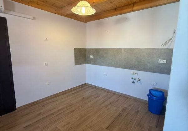 Chorvátsko - Apartmán 82m2  len 80m od pláže