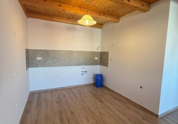 Chorvátsko - Apartmán 82m2  len 80m od pláže