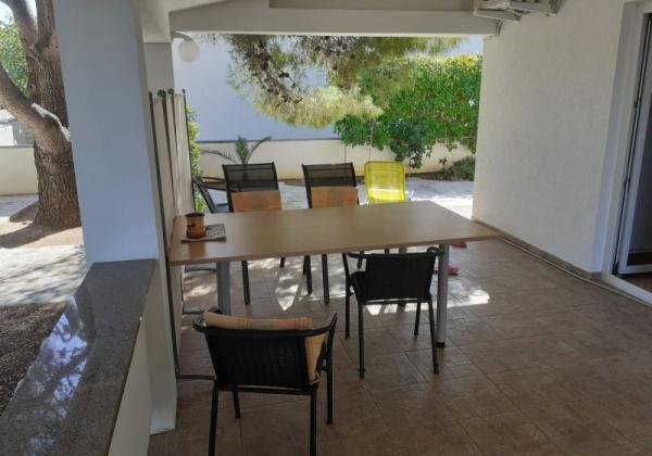 Chorvátsko - Dom iba 200m od mora s dvorom 300 m2