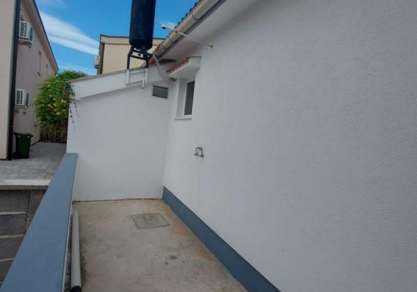 Chorvátsko - Dom iba 200m od mora s dvorom 300 m2