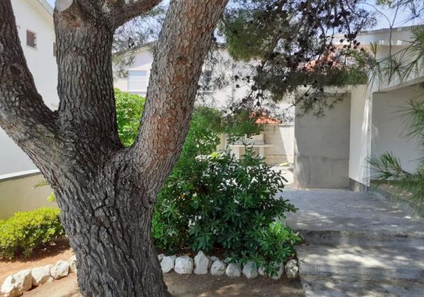 Chorvátsko - Dom iba 200m od mora s dvorom 300 m2